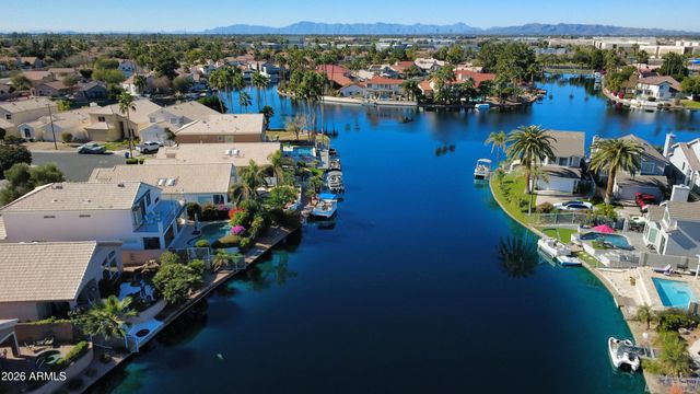 1334 W SEASHORE Drive, Gilbert, AZ 85233