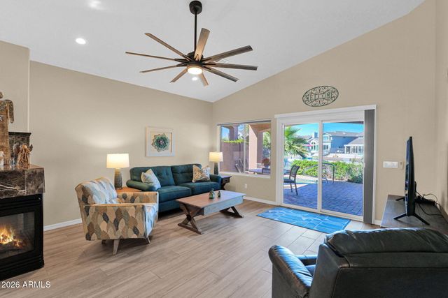 1334 W SEASHORE Drive, Gilbert, AZ 85233