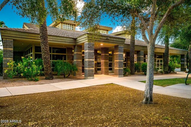 1334 W SEASHORE Drive, Gilbert, AZ 85233