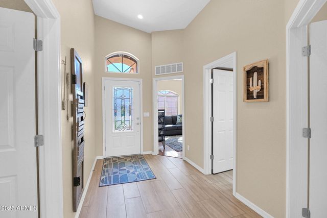 1334 W SEASHORE Drive, Gilbert, AZ 85233