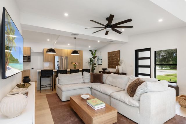 1080 E Country Club Circle, Plantation, FL 33317