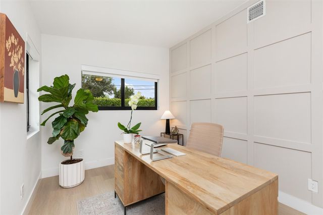 1080 E Country Club Circle, Plantation, FL 33317