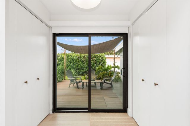 1080 E Country Club Circle, Plantation, FL 33317