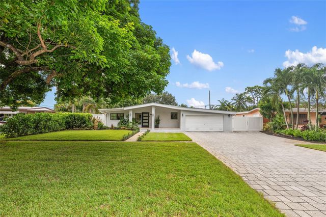 1080 E Country Club Circle, Plantation, FL 33317