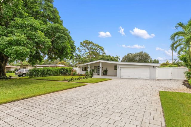 1080 E Country Club Circle, Plantation, FL 33317