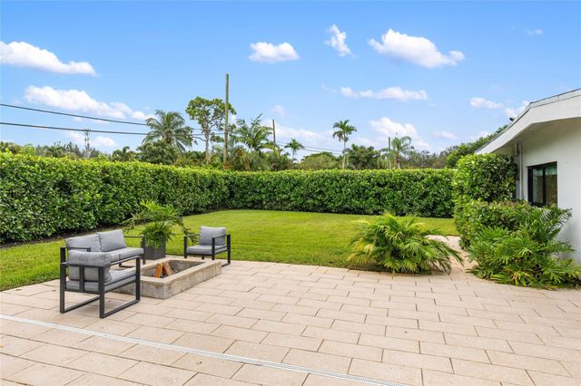 1080 E Country Club Circle, Plantation, FL 33317