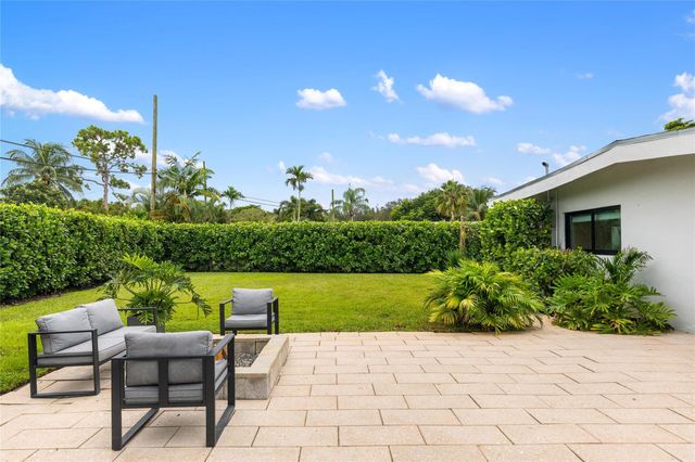 1080 E Country Club Circle, Plantation, FL 33317