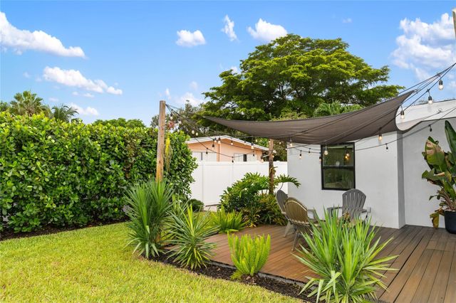 1080 E Country Club Circle, Plantation, FL 33317