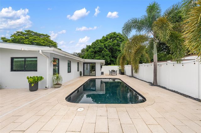 1080 E Country Club Circle, Plantation, FL 33317