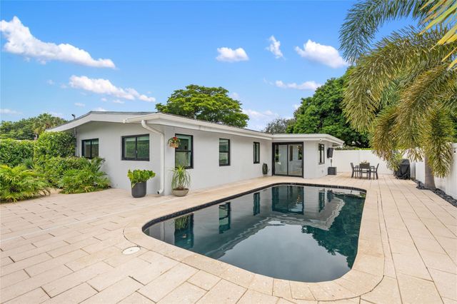 1080 E Country Club Circle, Plantation, FL 33317