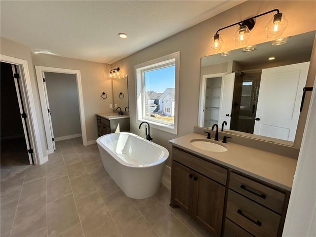 4097 Arbor Drive, Woodbury, MN 55129