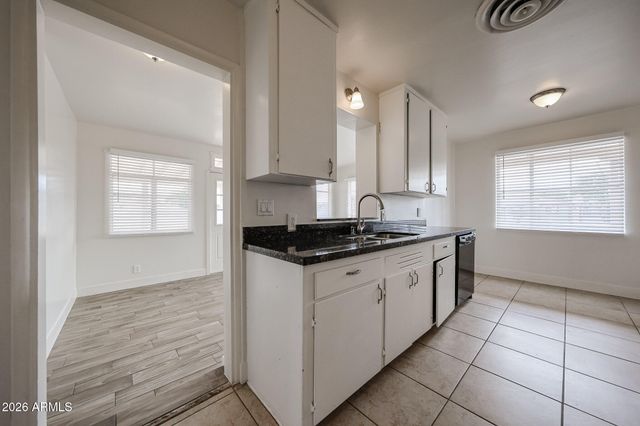 2340 W OSBORN Road, Phoenix, AZ 85015