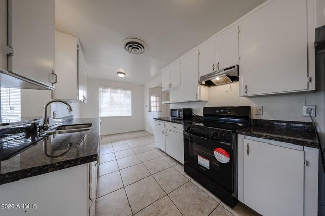 2340 W OSBORN Road, Phoenix, AZ 85015