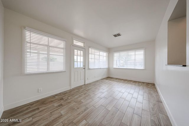 2340 W OSBORN Road, Phoenix, AZ 85015