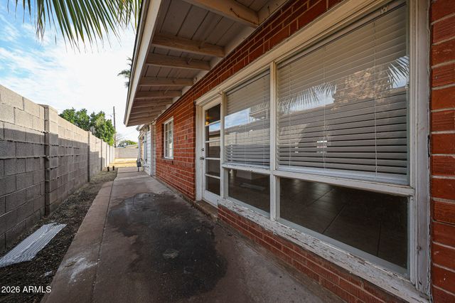 2340 W OSBORN Road, Phoenix, AZ 85015