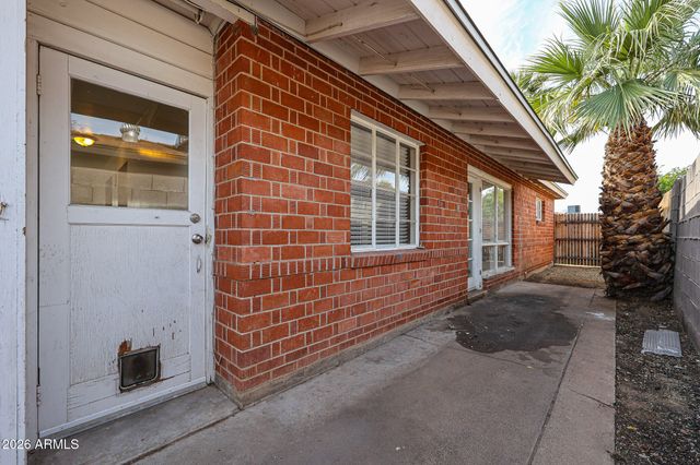 2340 W OSBORN Road, Phoenix, AZ 85015