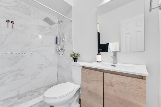 1105 NE 10th St, Hallandale Beach, FL 33009