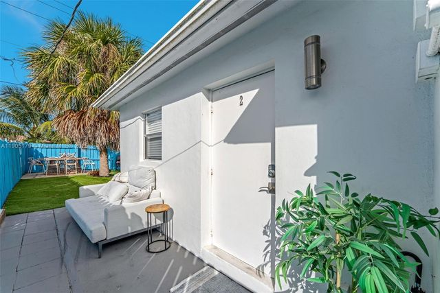 1105 NE 10th St, Hallandale Beach, FL 33009