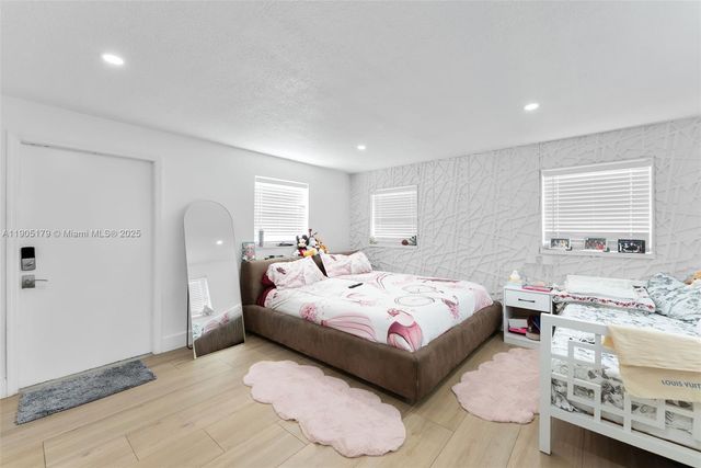 1105 NE 10th St, Hallandale Beach, FL 33009