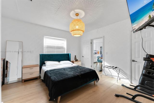 1105 NE 10th St, Hallandale Beach, FL 33009