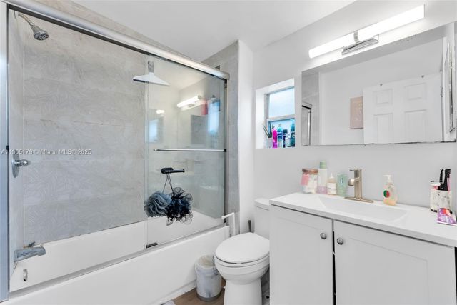 1105 NE 10th St, Hallandale Beach, FL 33009