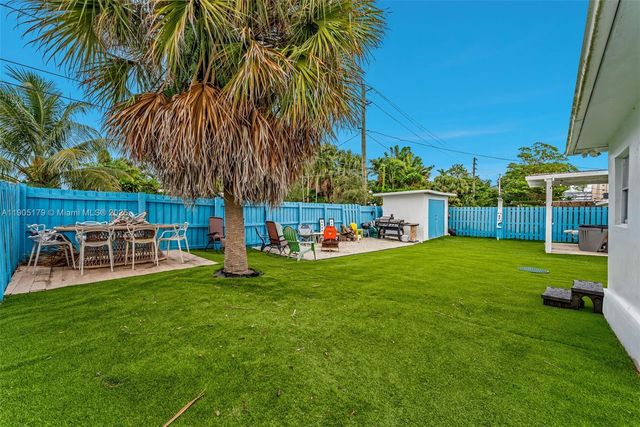 1105 NE 10th St, Hallandale Beach, FL 33009