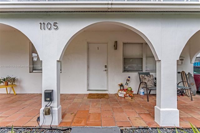 1105 NE 10th St, Hallandale Beach, FL 33009