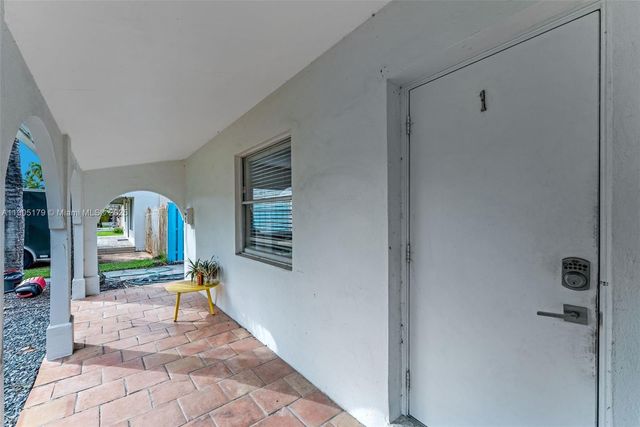 1105 NE 10th St, Hallandale Beach, FL 33009