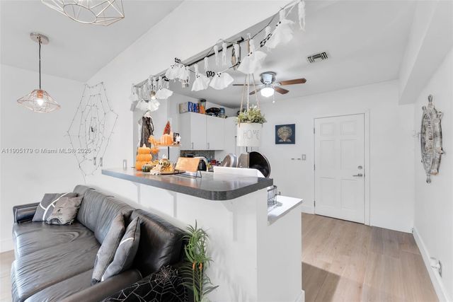 1105 NE 10th St, Hallandale Beach, FL 33009