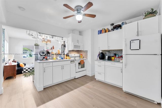 1105 NE 10th St, Hallandale Beach, FL 33009