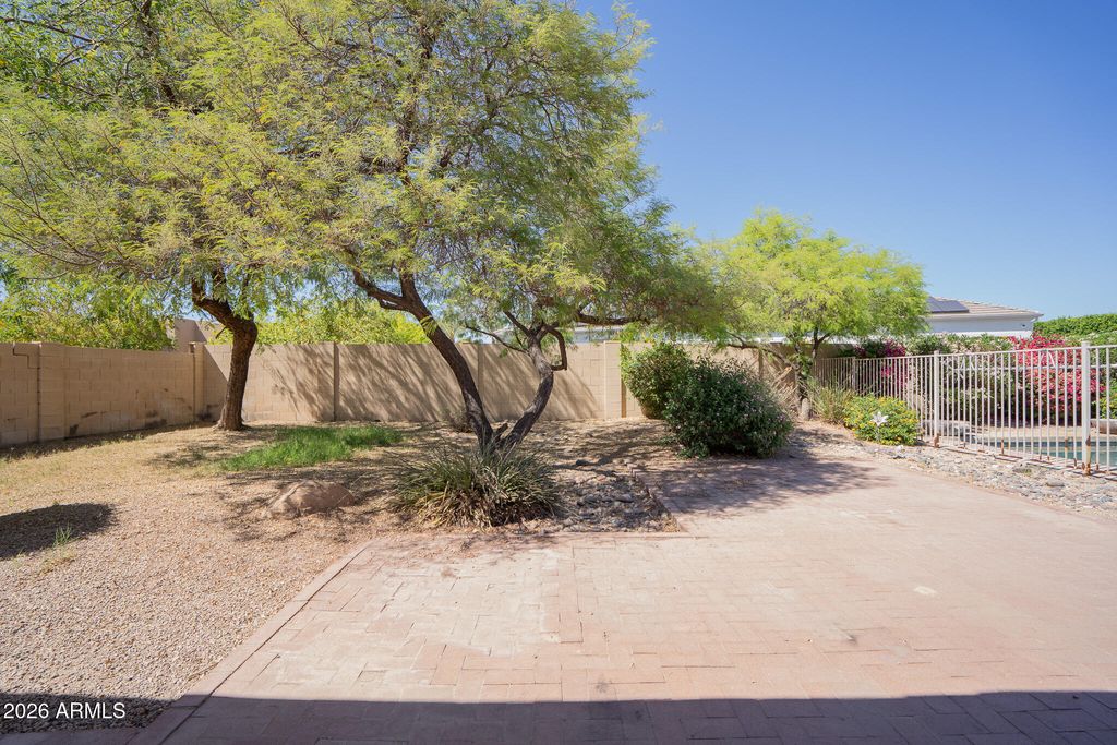 Image 37 of property listing at 14210 W GREENTREE Drive S, Litchfield Park, AZ 85340