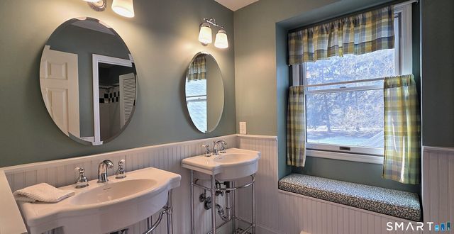 10 Heritage Lane, Stamford, CT 06903