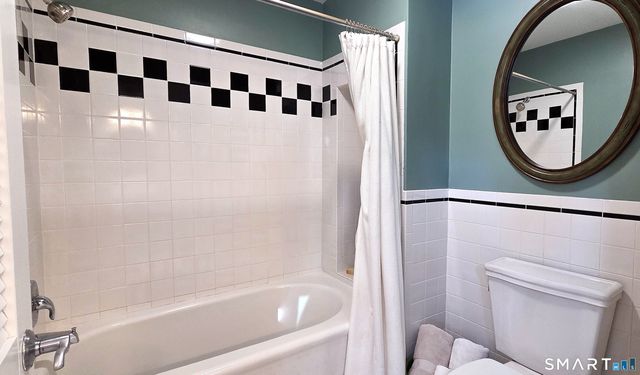 10 Heritage Lane, Stamford, CT 06903