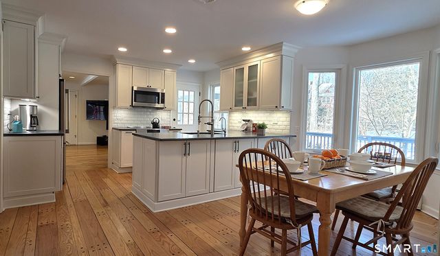 10 Heritage Lane, Stamford, CT 06903