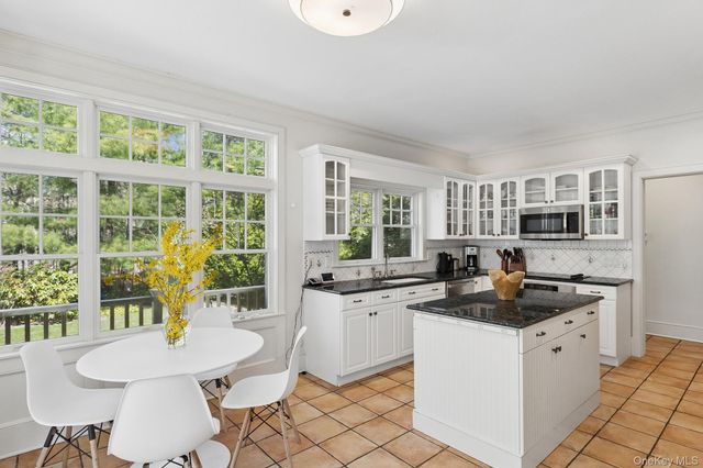11 Owls Nest Lane, East Hampton, NY 11937