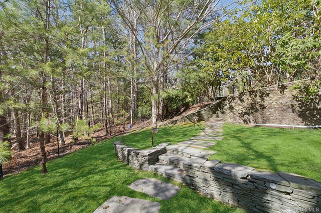 11 Owls Nest Lane, East Hampton, NY 11937