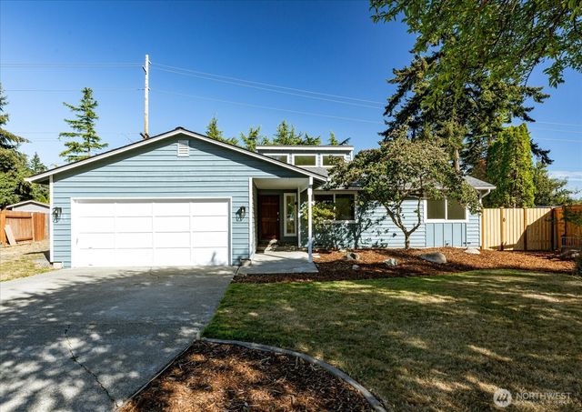 1501 SW Periwinkle Lane, Oak Harbor, WA 98277