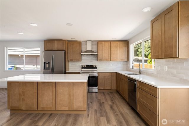 1501 SW Periwinkle Lane, Oak Harbor, WA 98277