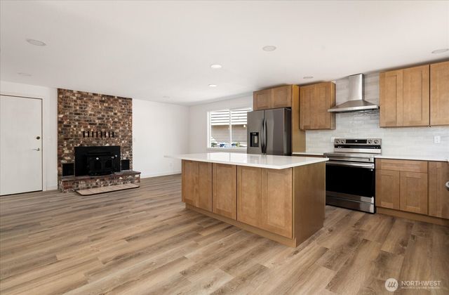 1501 SW Periwinkle Lane, Oak Harbor, WA 98277