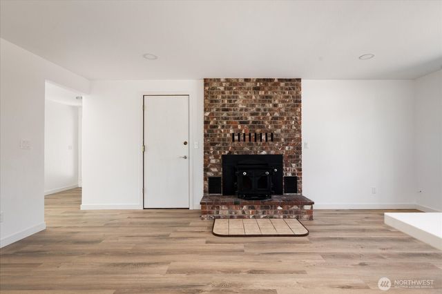 1501 SW Periwinkle Lane, Oak Harbor, WA 98277
