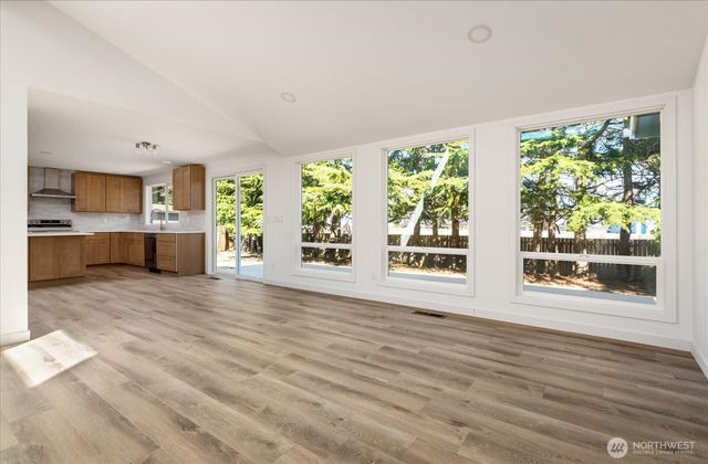 1501 SW Periwinkle Lane, Oak Harbor, WA 98277