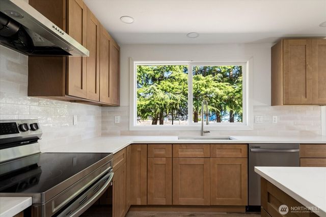 1501 SW Periwinkle Lane, Oak Harbor, WA 98277