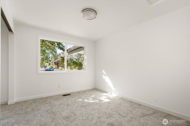 1501 SW Periwinkle Lane, Oak Harbor, WA 98277