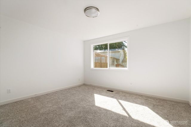 1501 SW Periwinkle Lane, Oak Harbor, WA 98277