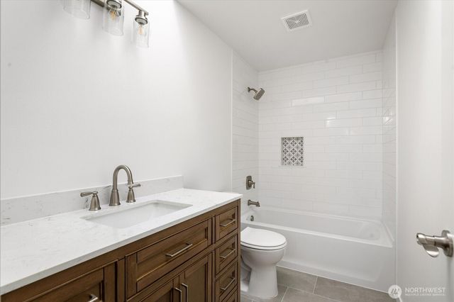 1501 SW Periwinkle Lane, Oak Harbor, WA 98277