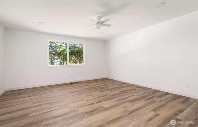 1501 SW Periwinkle Lane, Oak Harbor, WA 98277