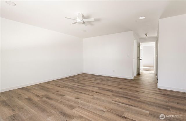1501 SW Periwinkle Lane, Oak Harbor, WA 98277