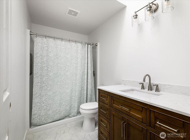 1501 SW Periwinkle Lane, Oak Harbor, WA 98277