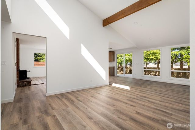 1501 SW Periwinkle Lane, Oak Harbor, WA 98277