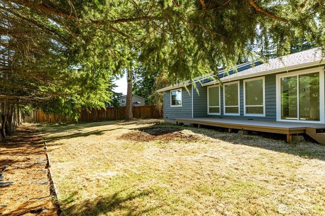1501 SW Periwinkle Lane, Oak Harbor, WA 98277